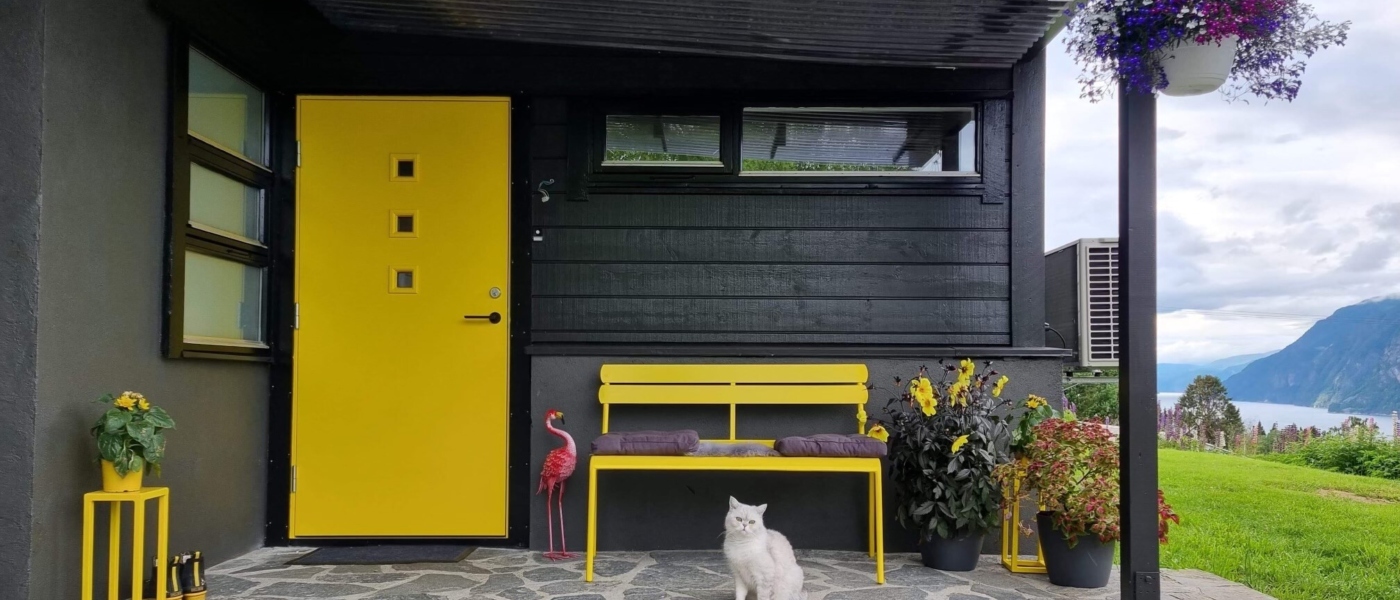 1 Odda gul ytterdør